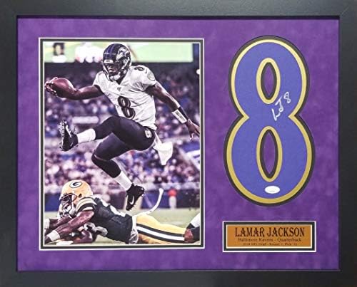 Lamar Jackson Baltimore Ravens Autográf, Aláírt Lila Egyéni Keretes Mez Szám 19x24 Velúr Gubancos SZÖVETSÉG Igazolt
