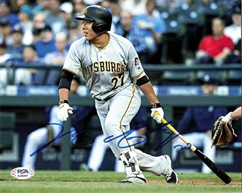 JUNG-HO, a KANG aláírt 8x10 fotó PSA/DNS-Pittsburgh Pirates Aláírt - Dedikált MLB Fotók