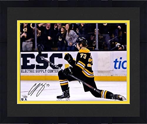 Keretes Charlie McAvoy Boston Bruins Dedikált 16 x 20 Cél Ünnep Fénykép - Dedikált NHL-Fotók